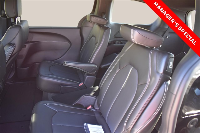2025 Chrysler Pacifica photo 15