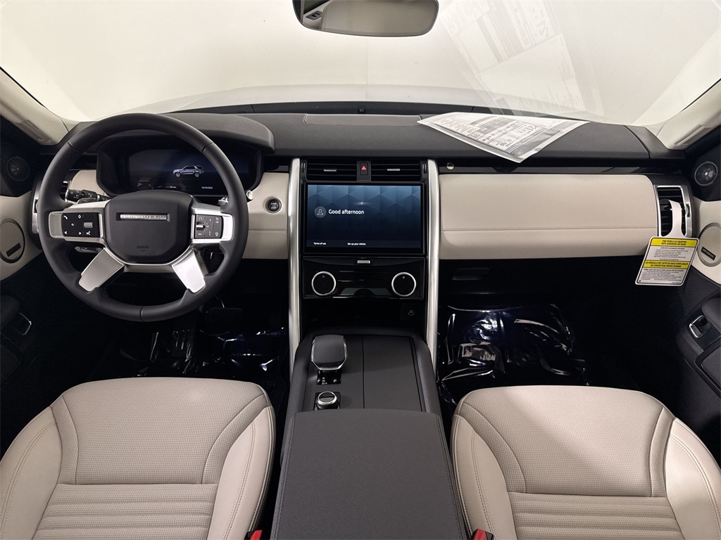2025 Land Rover Discovery S photo 18