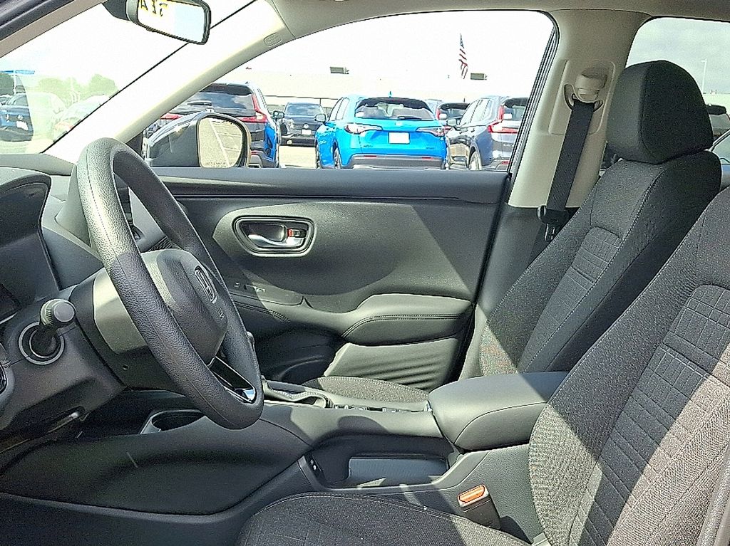 2026 Honda HR-V LX photo 5