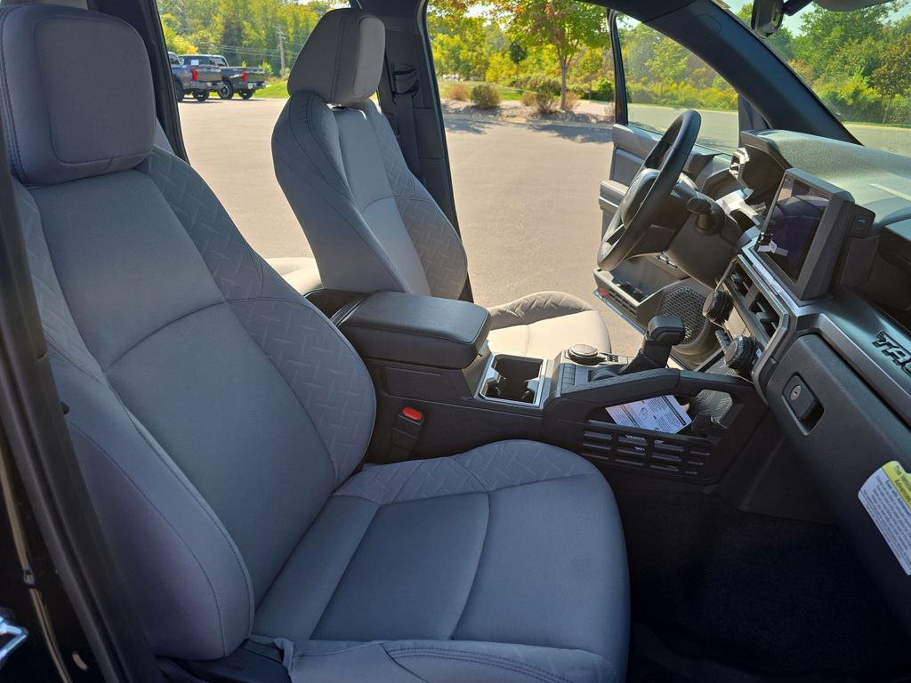 2025 Toyota Tacoma SR5 photo 10
