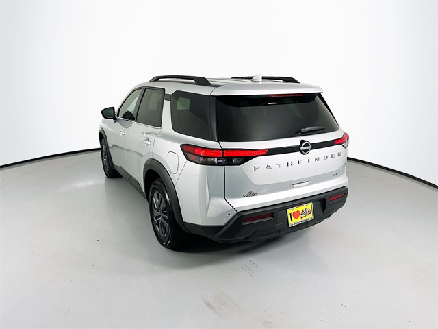 2024 Nissan Pathfinder SV photo 2