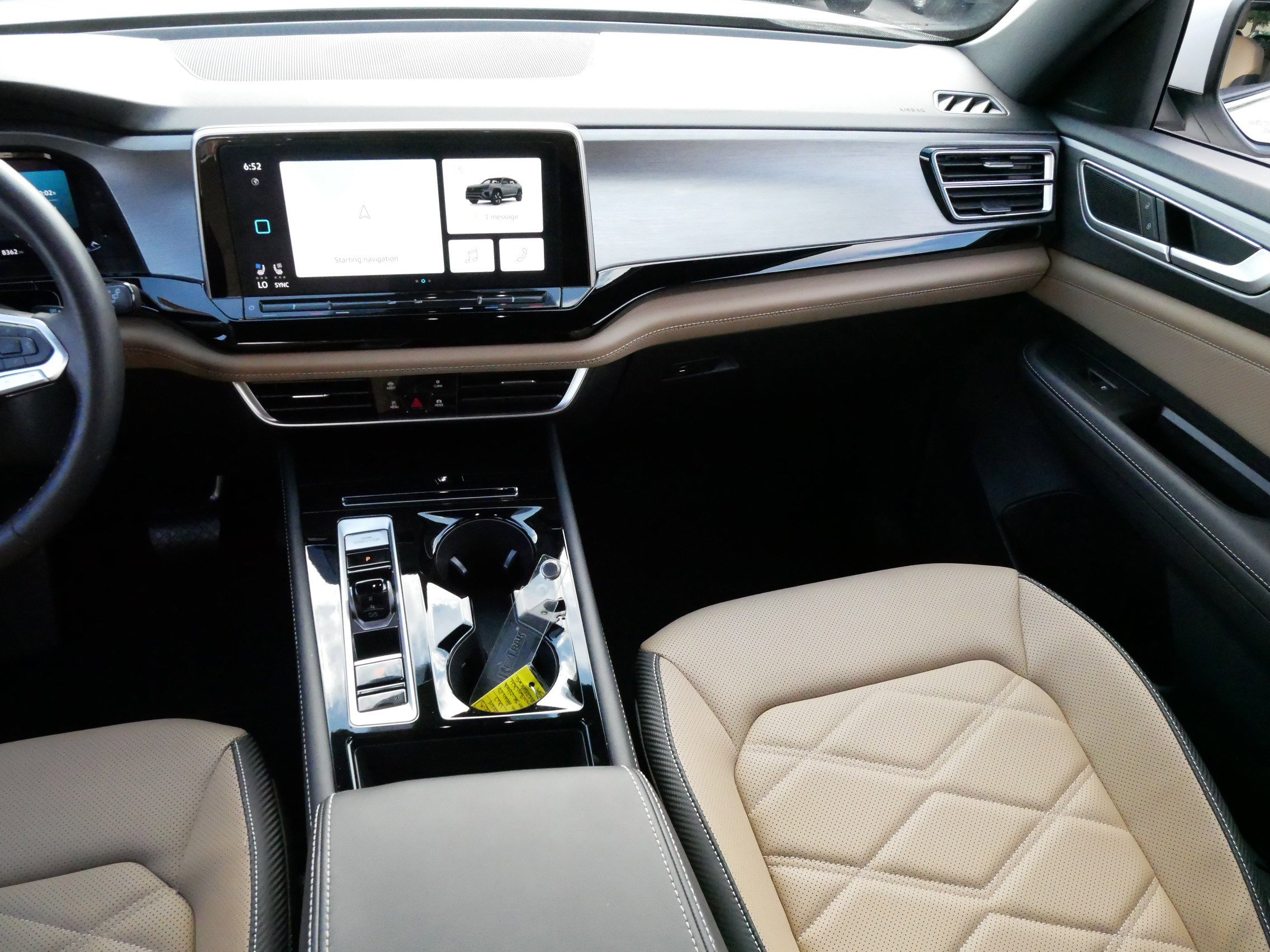 2024 Volkswagen Atlas Cross Sport SE Technology photo 11