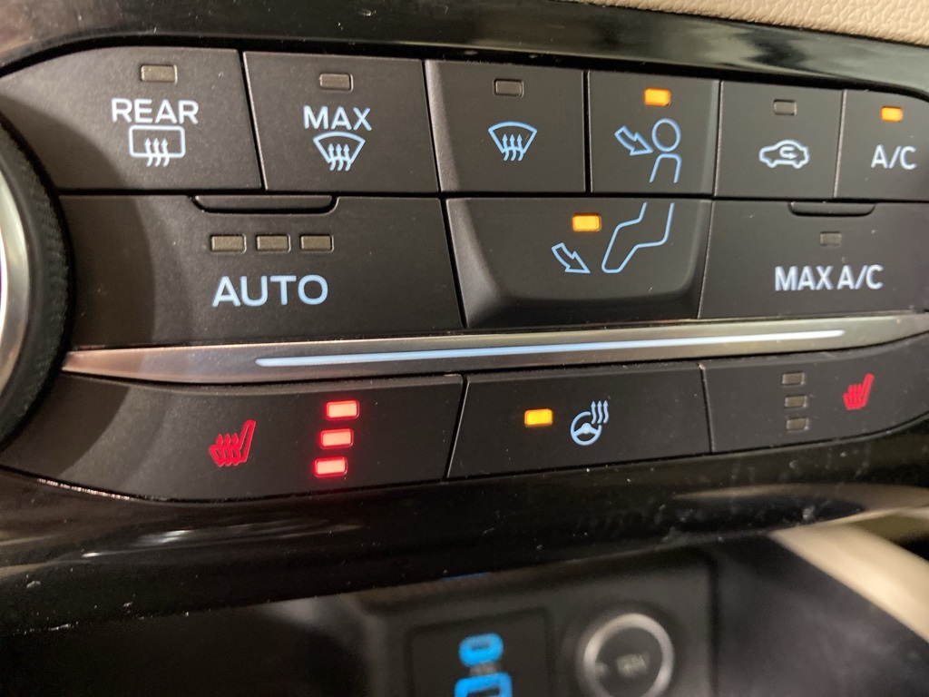 2021 Ford Escape SE photo 2