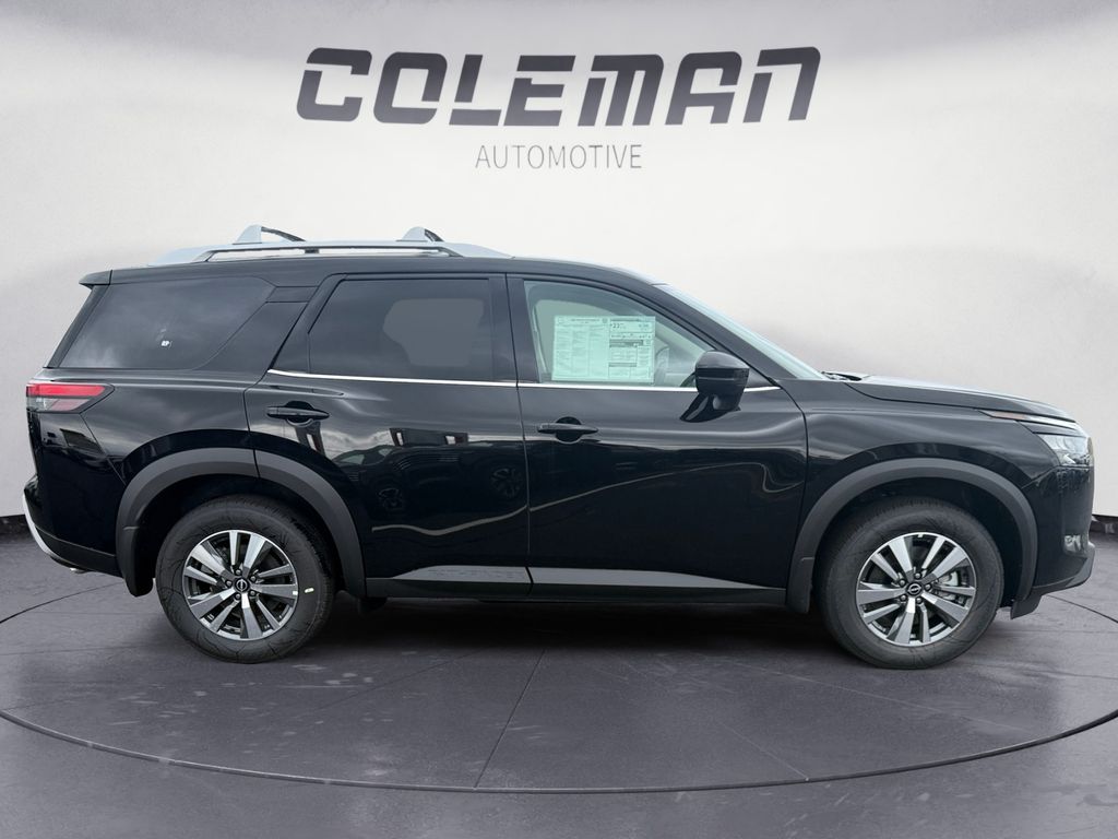 2025 Nissan Pathfinder SL photo 5