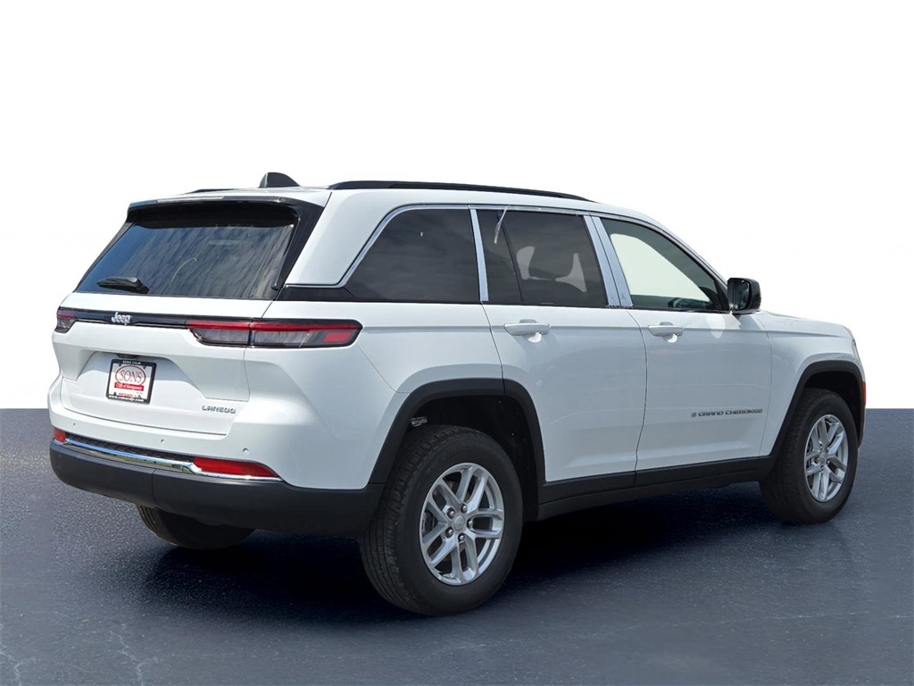 2025 Jeep Grand Cherokee Laredo X photo 3