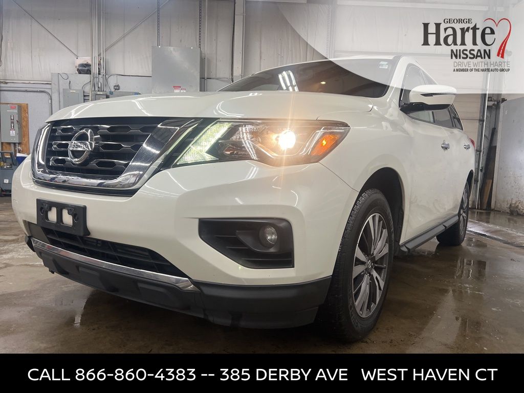 2018 Nissan Pathfinder SV's photo