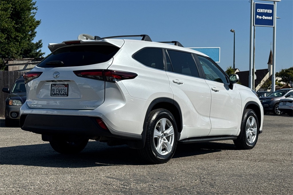 2024 Toyota Highlander LE photo 4