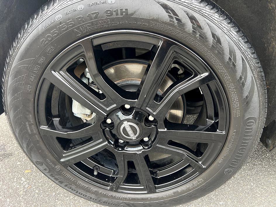 2024 Nissan Kicks SR photo 11