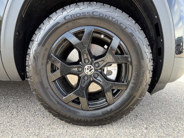 2025 Volkswagen Atlas Peak Edition SE photo 3