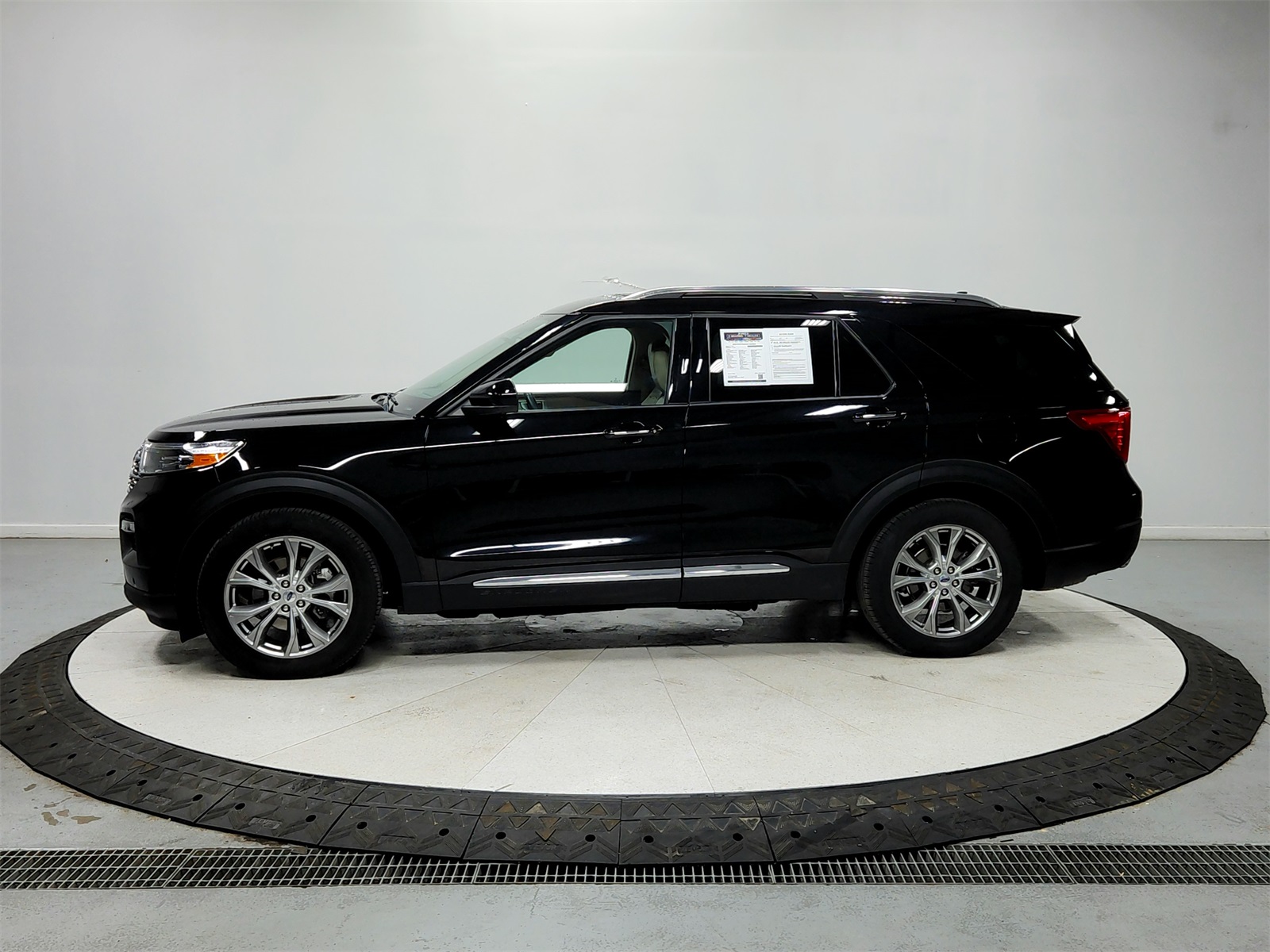 2023 Ford Explorer Limited photo 4
