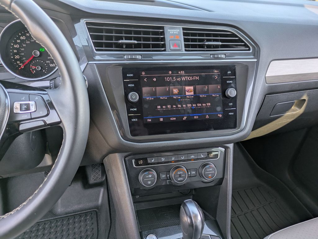 2021 Volkswagen Tiguan SE photo 19