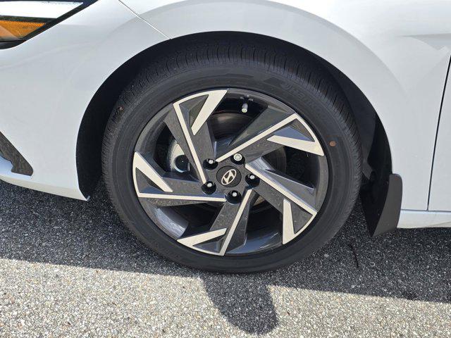 2025 Hyundai Elantra SEL Convenience photo 8