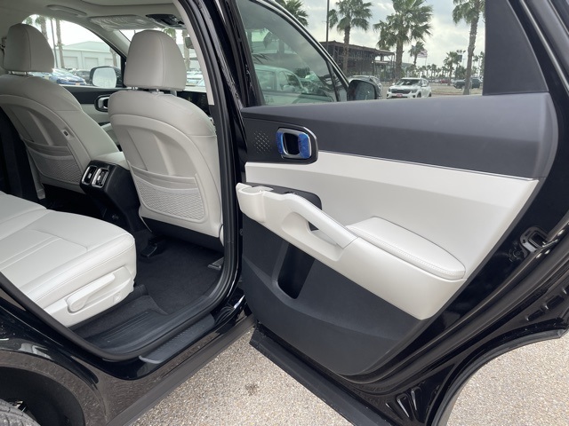 2025 Kia Sorento S photo 18