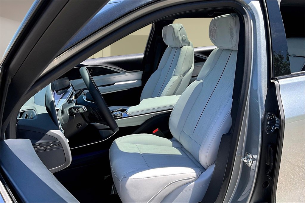 2025 Cadillac Lyriq Sport photo 8