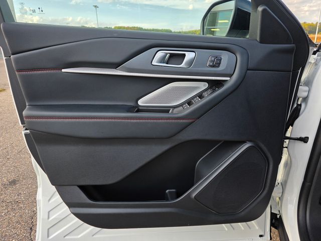2025 Ford Explorer ST photo 6