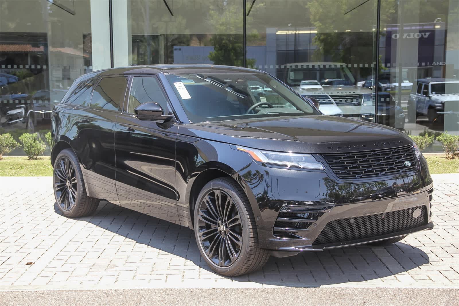 2026 Land Rover Range Rover Velar SE photo 3