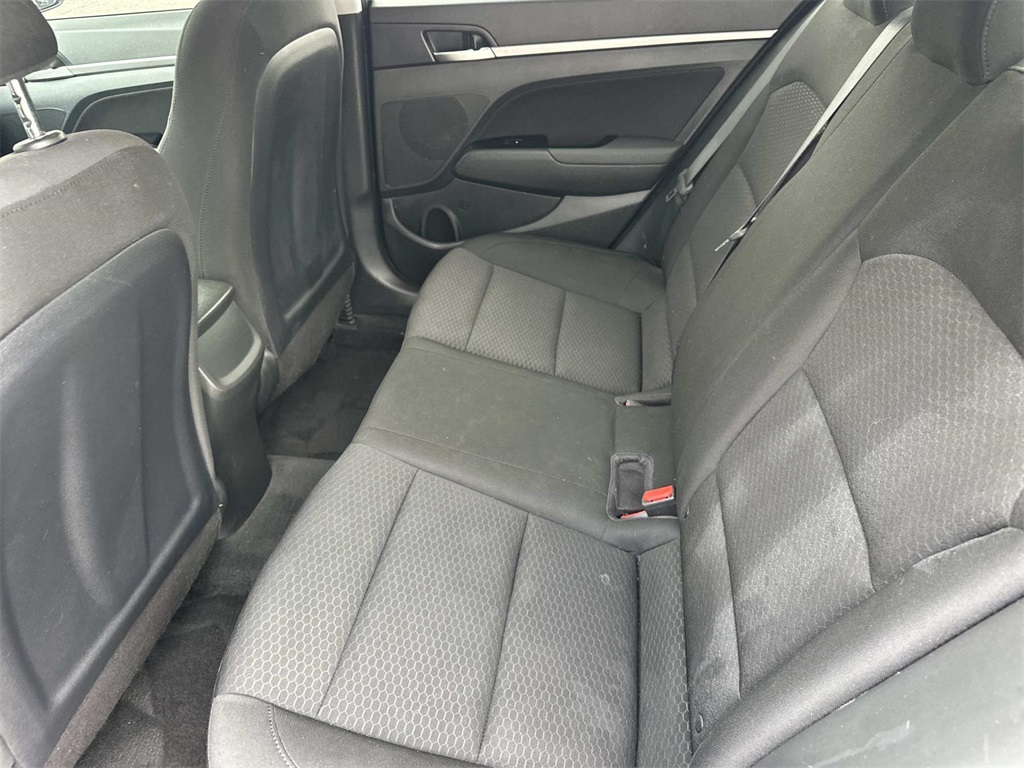 2020 Hyundai Elantra SEL photo 12