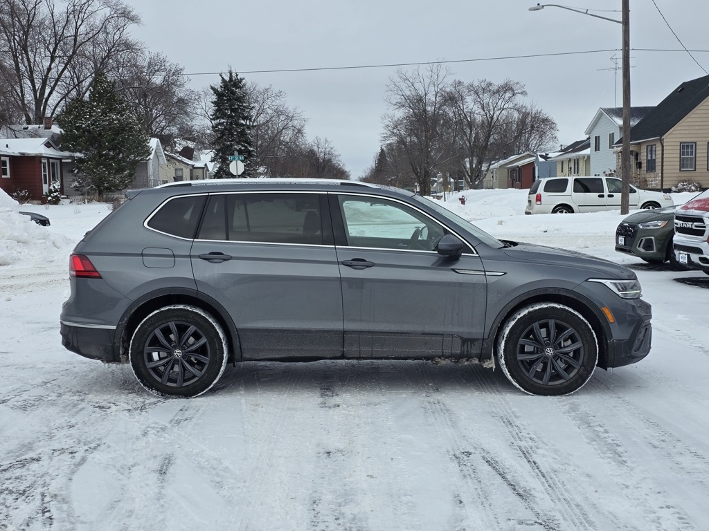 2022 Volkswagen Tiguan SE's photo