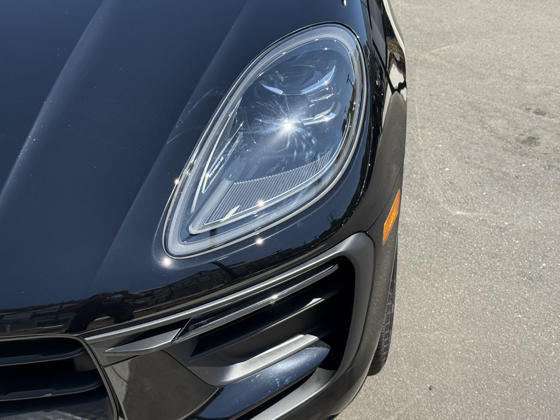 2025 Porsche Macan T photo 8