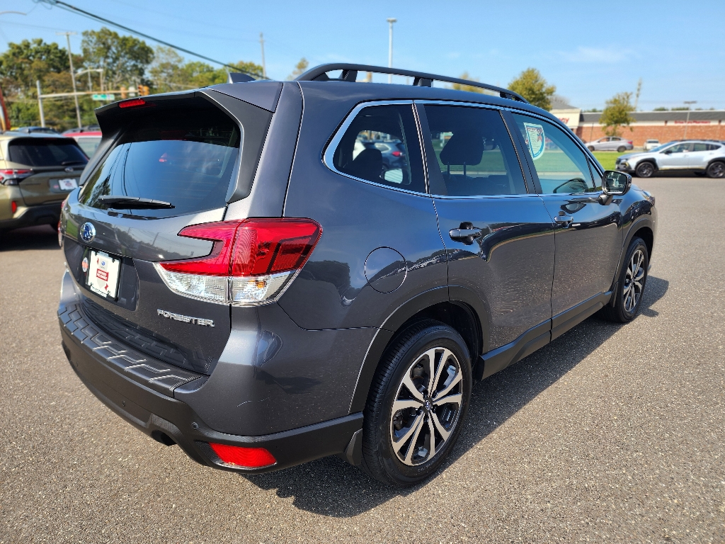 2023 Subaru Forester Limited photo 17