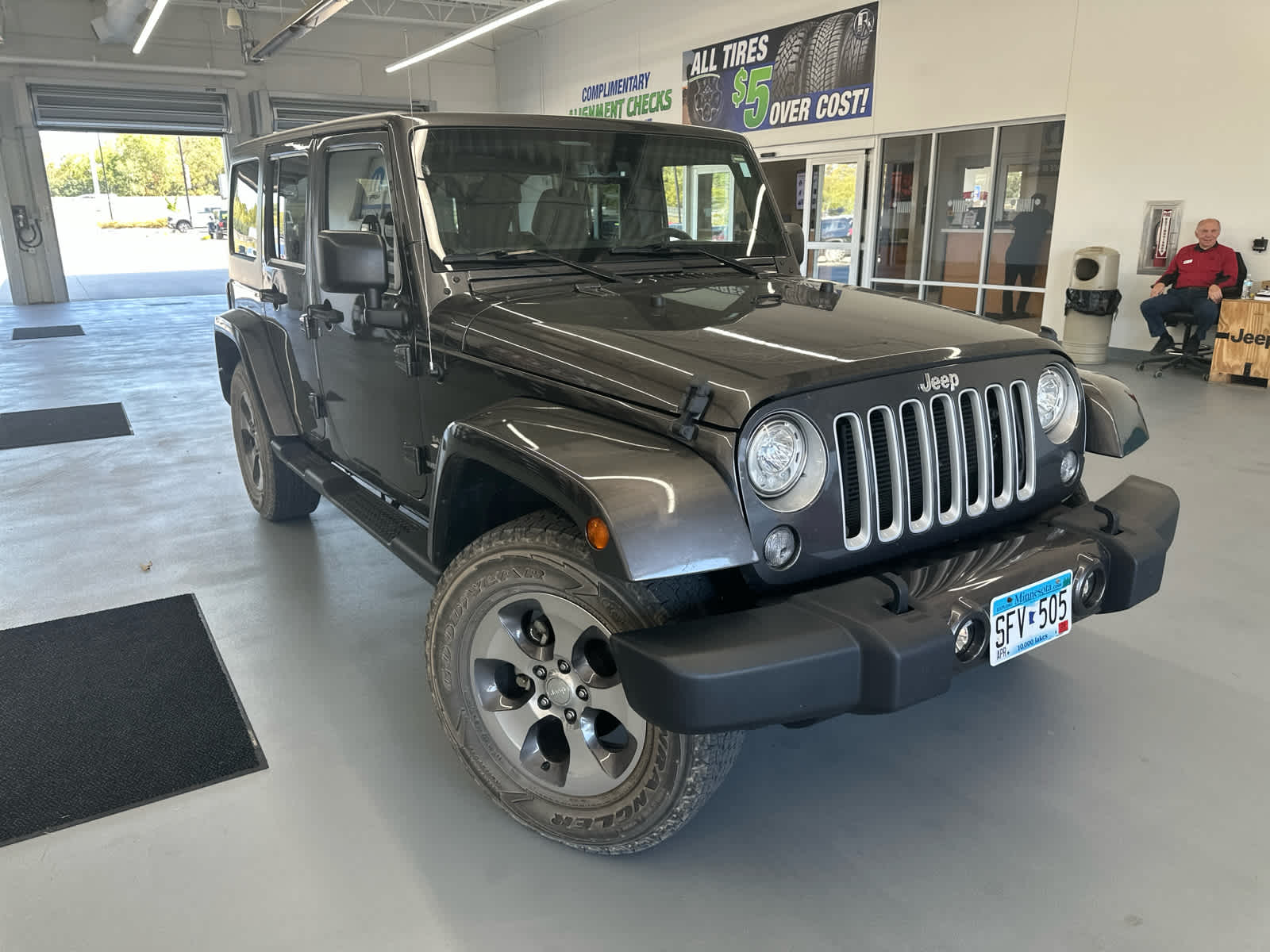 2017 Jeep Wrangler Unlimited Sahara photo 3