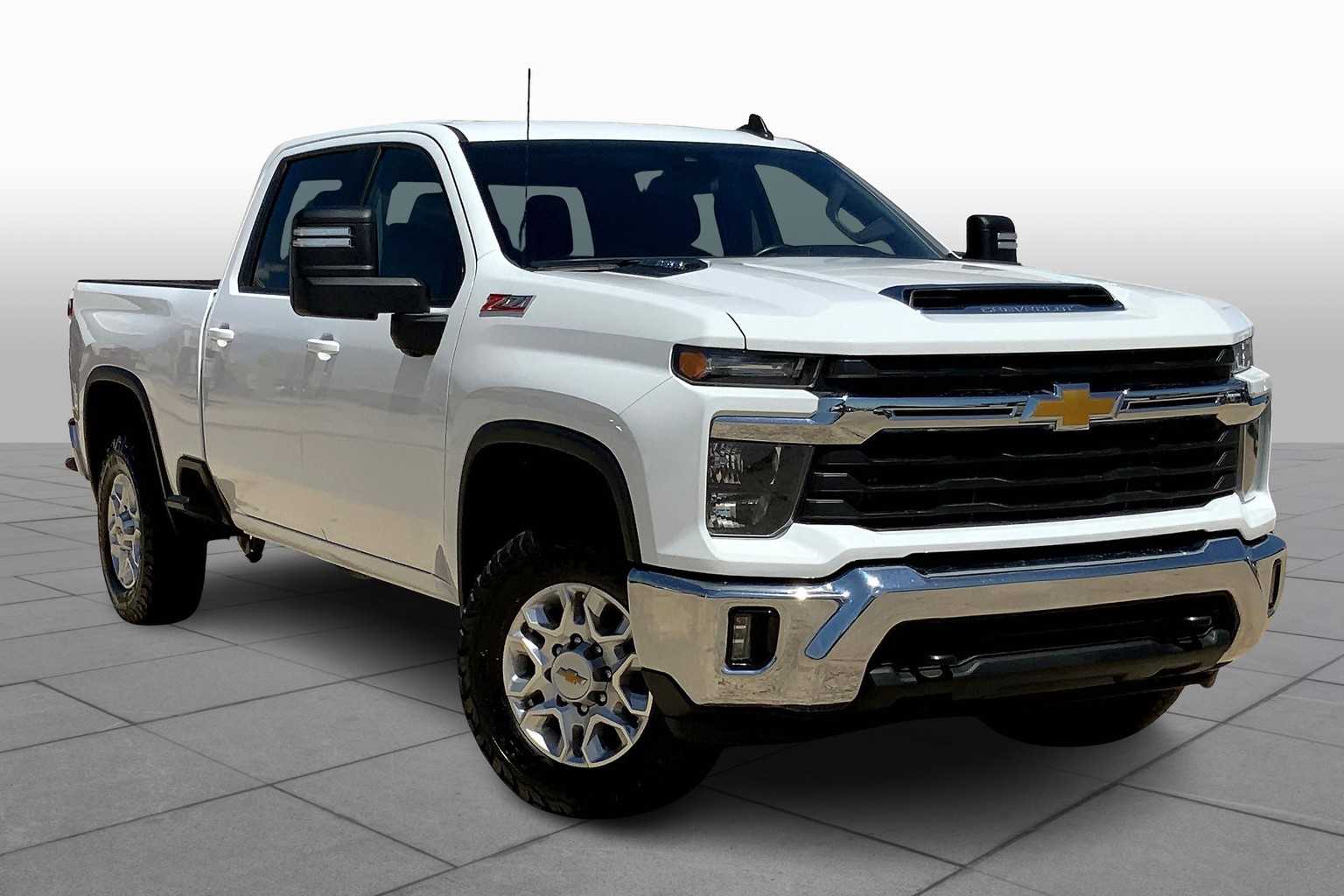 2024 Chevrolet Silverado 2500HD LT photo 2