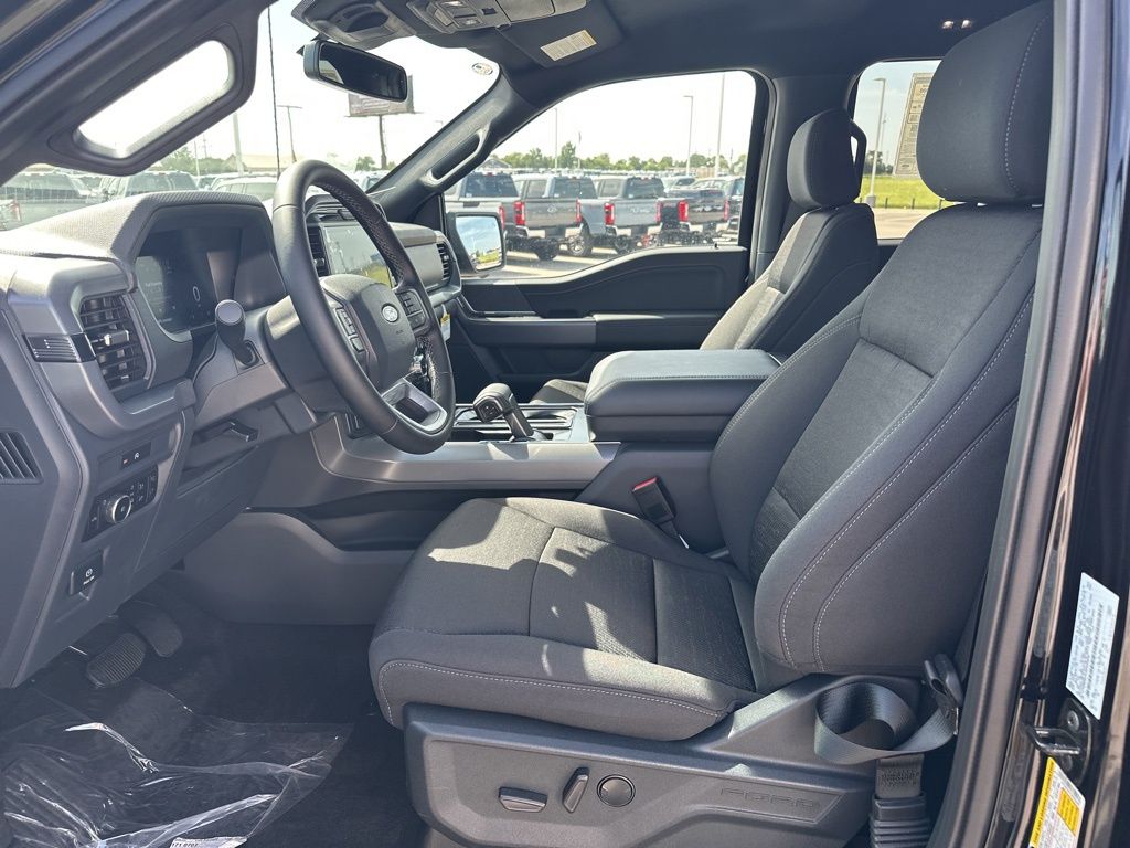 2025 Ford F-150 XLT photo 12