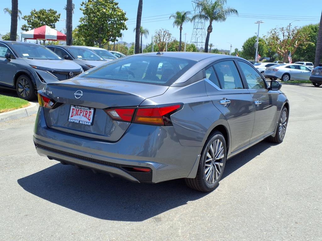 2025 Nissan Altima SV photo 3