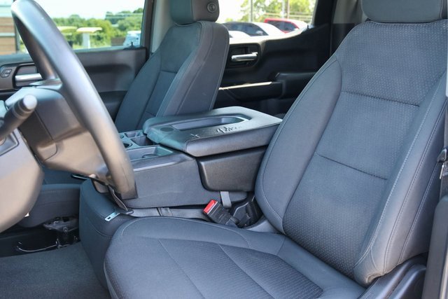 Used 2021 Silver Ice Metallic Chevrolet Custom image 9
