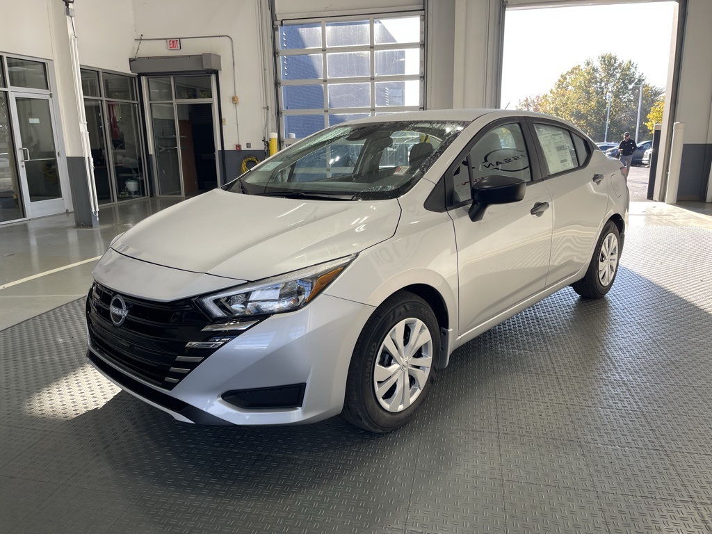 2025 Nissan Versa 1.6 S photo 3