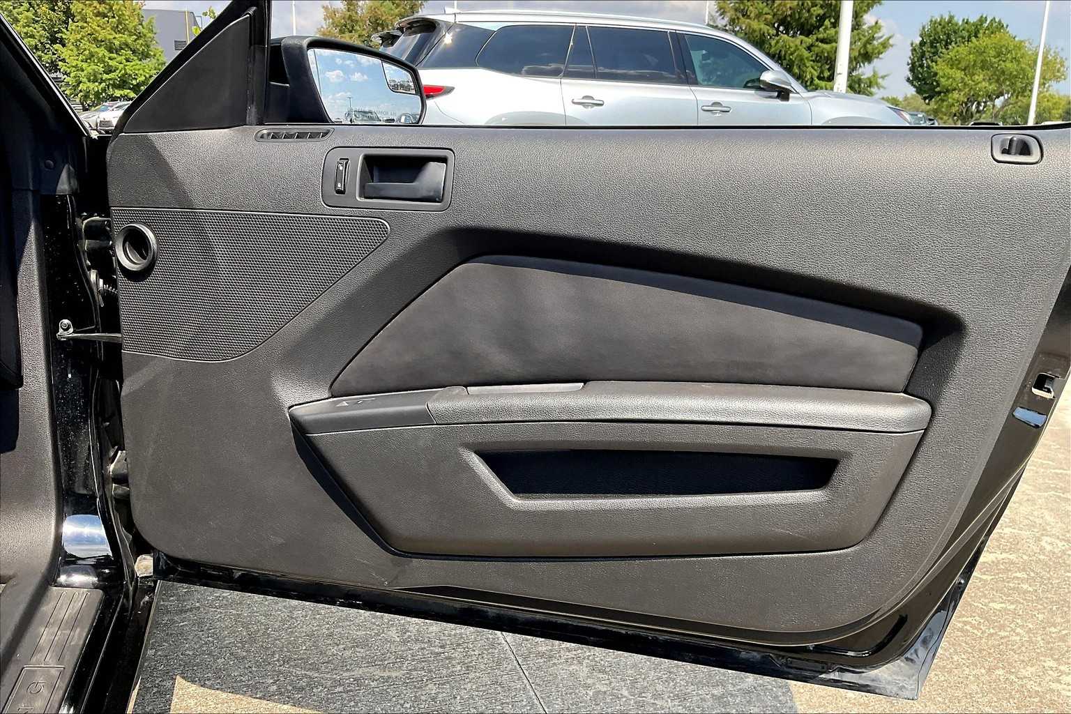 2014 Ford Mustang V6 photo 18