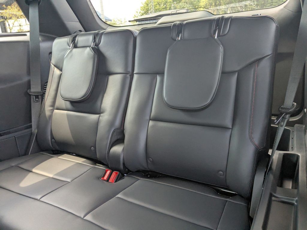 2025 Ford Explorer ST-Line photo 14
