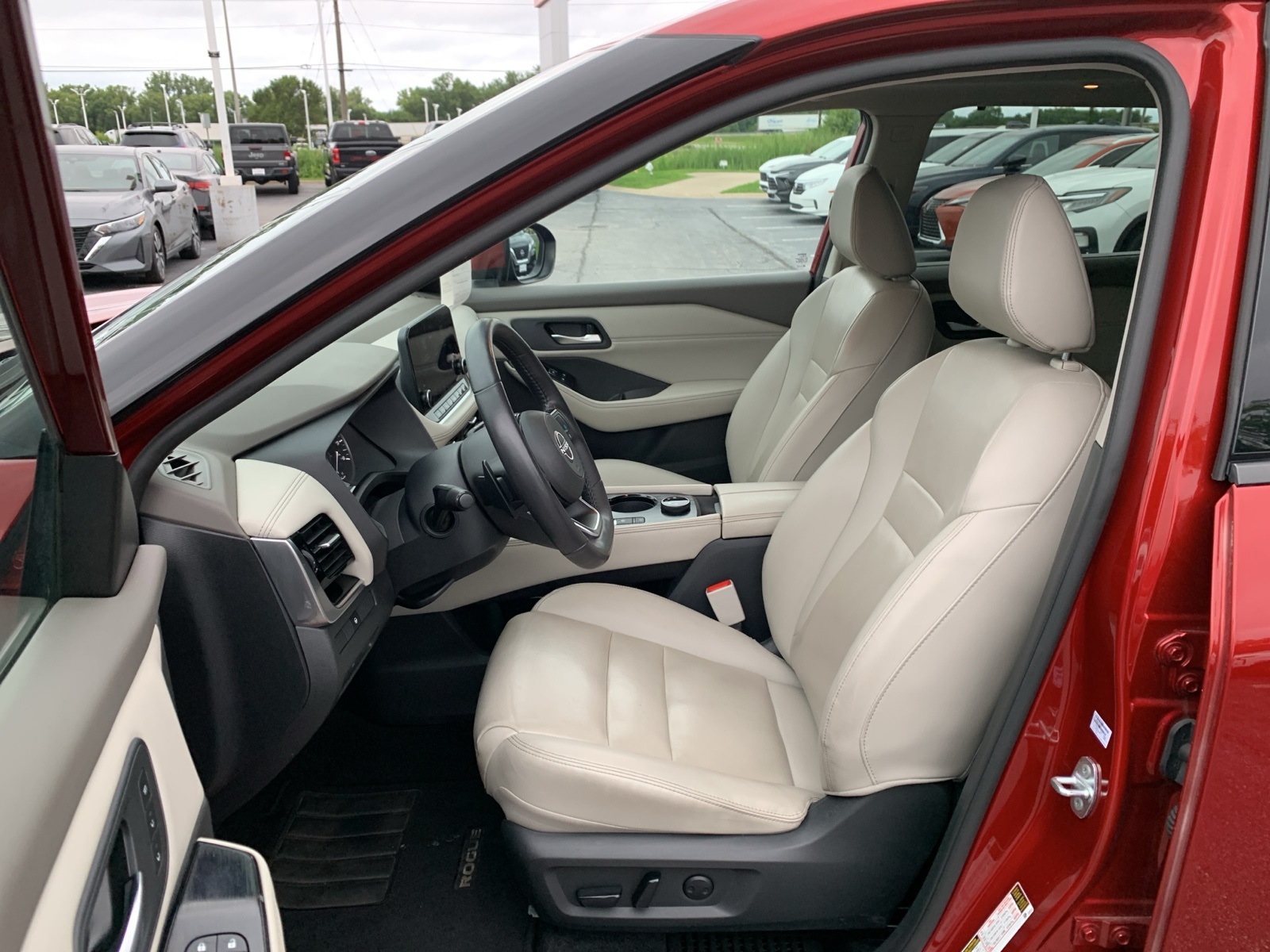 2023 Nissan Rogue SL photo 10