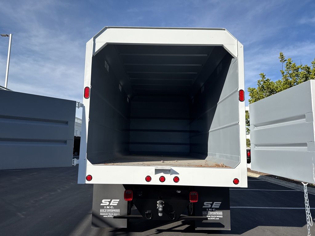 2025 Ford F-650 XL photo 6