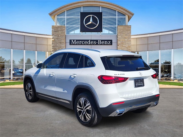 2025 Mercedes Benz GLA 250 4MATIC photo 2