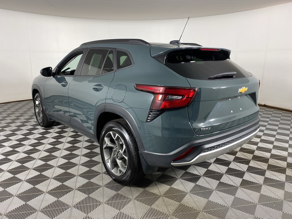 2025 Chevrolet Trax LT photo 4