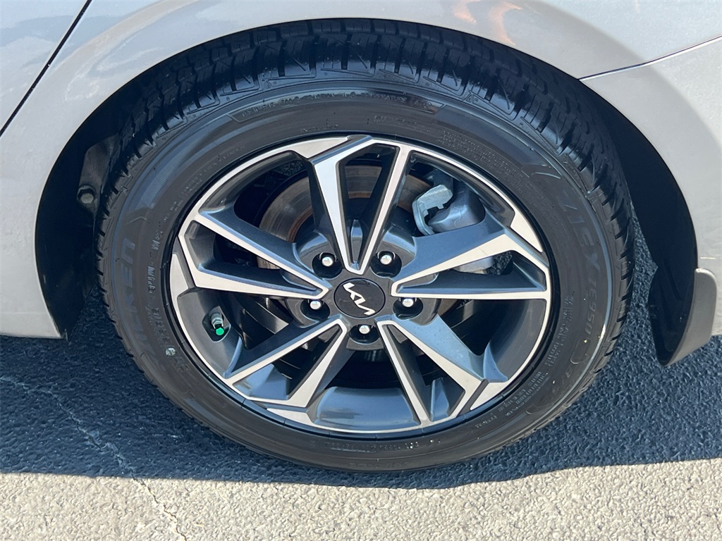 2024 Kia Forte LXS photo 19