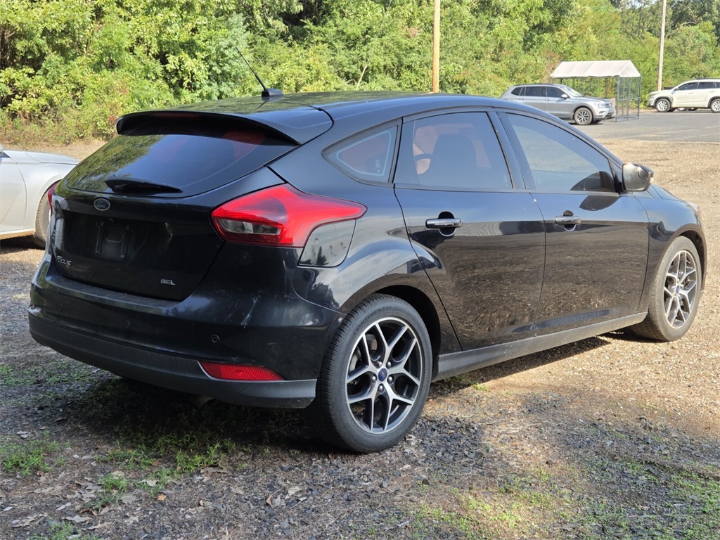 2017 Ford Focus SEL photo 3