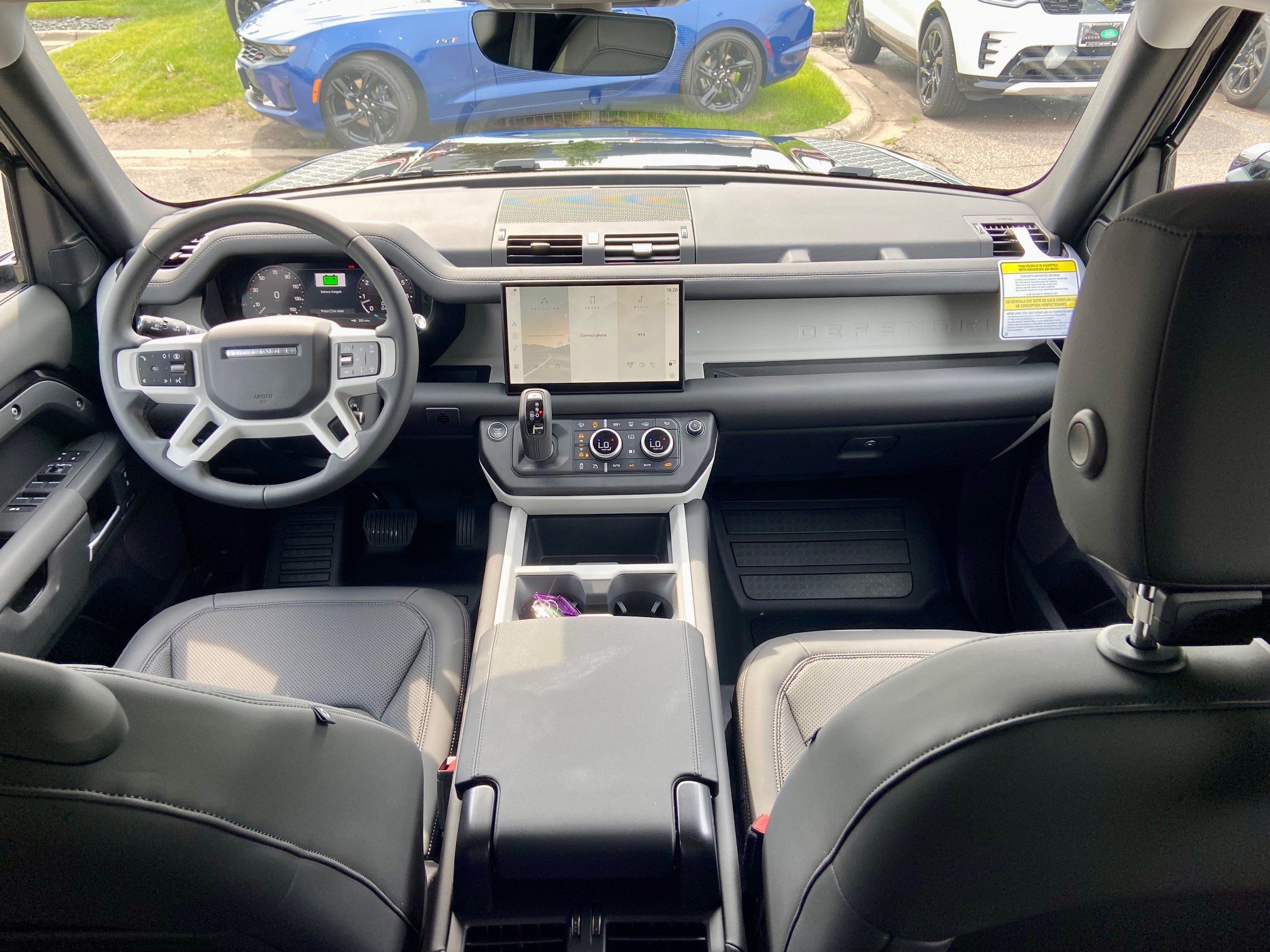 2025 Land Rover Defender S photo 4