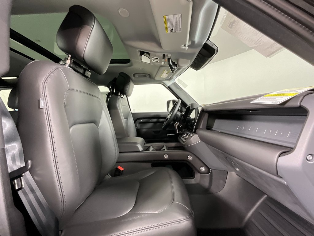 2026 Land Rover Defender 110 X-Dynamic SE photo 3