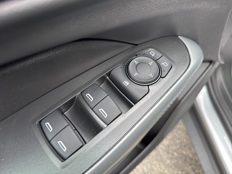 2025 Chevrolet Trax LS photo 13