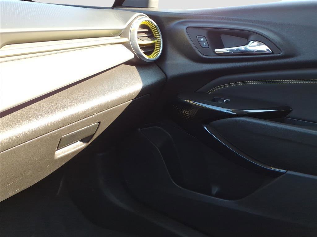 2025 Chevrolet Trax LT photo 23
