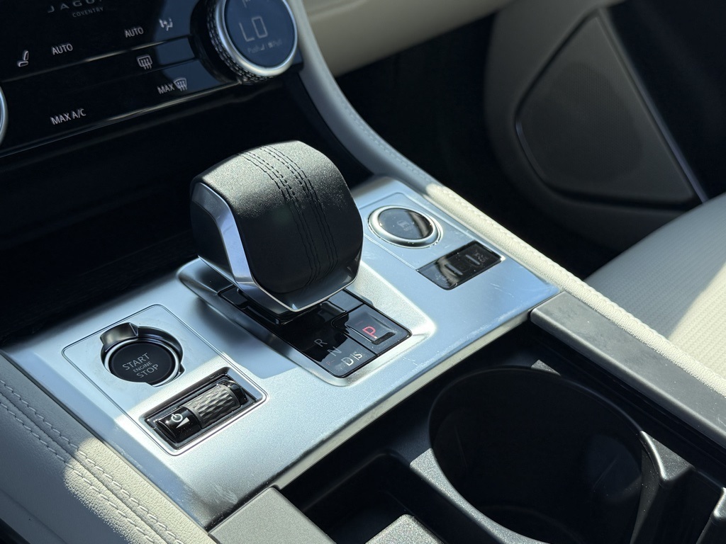 2026 Jaguar F-PACE P400 R-Dynamic S photo 17