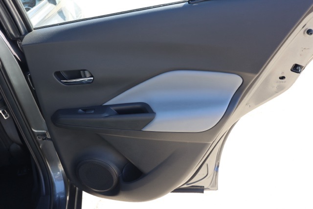 2023 Nissan Kicks SR photo 18