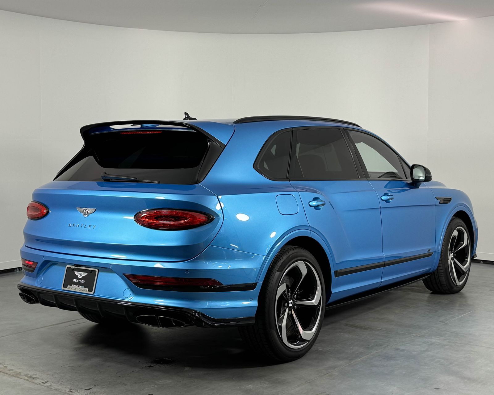 2023 Bentley Bentayga V8 photo 5