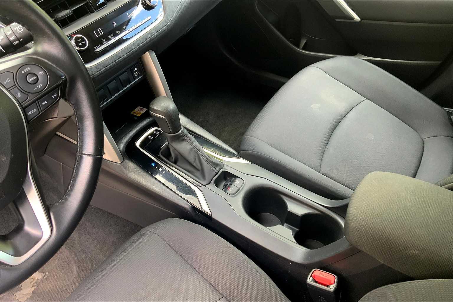 2022 Toyota Corolla Cross LE photo 15