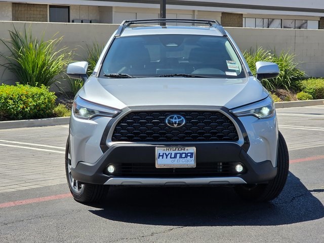 2024 Toyota Corolla Cross XLE photo 3