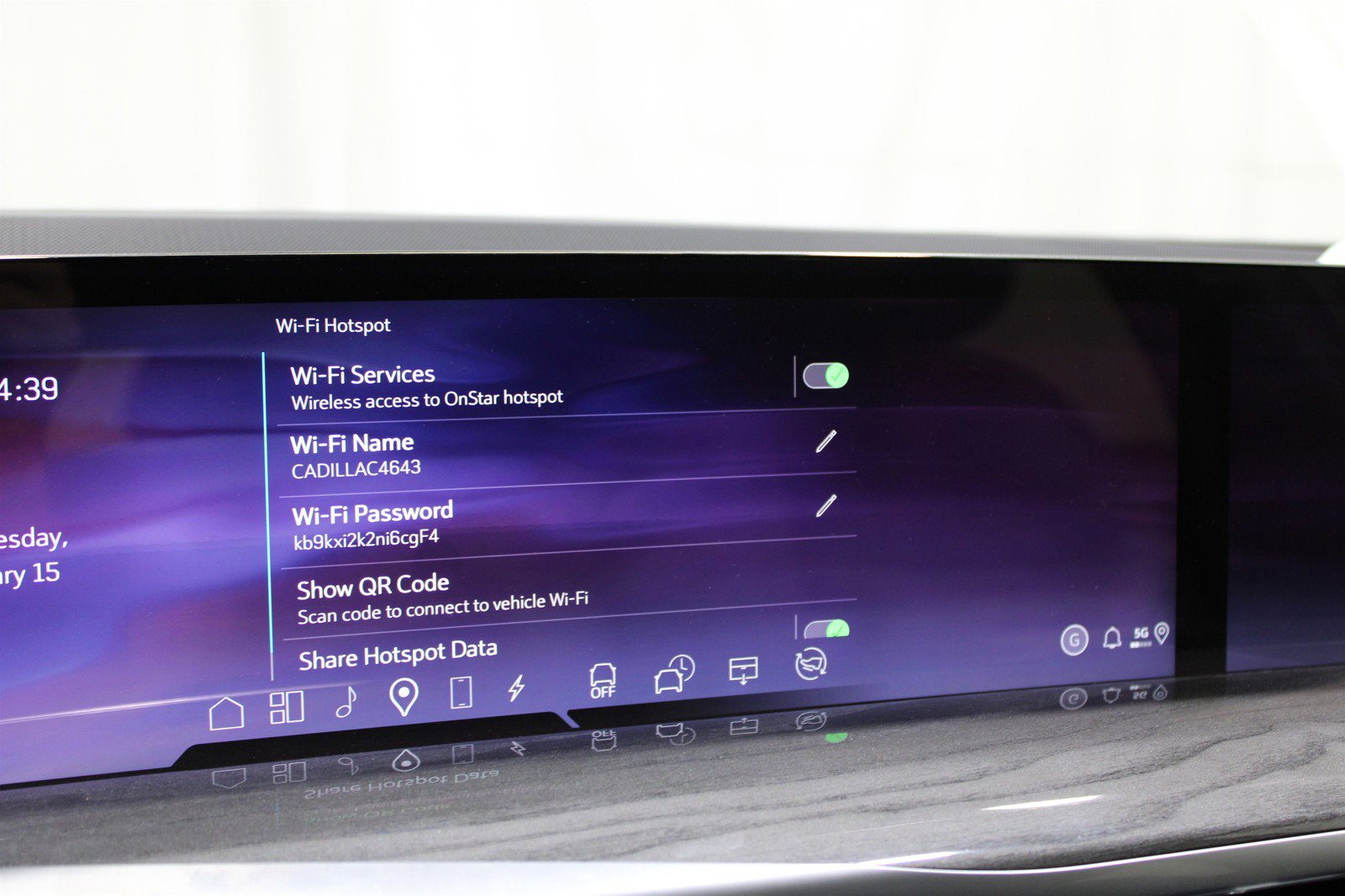 2025 Cadillac Escalade IQ Luxury photo 12