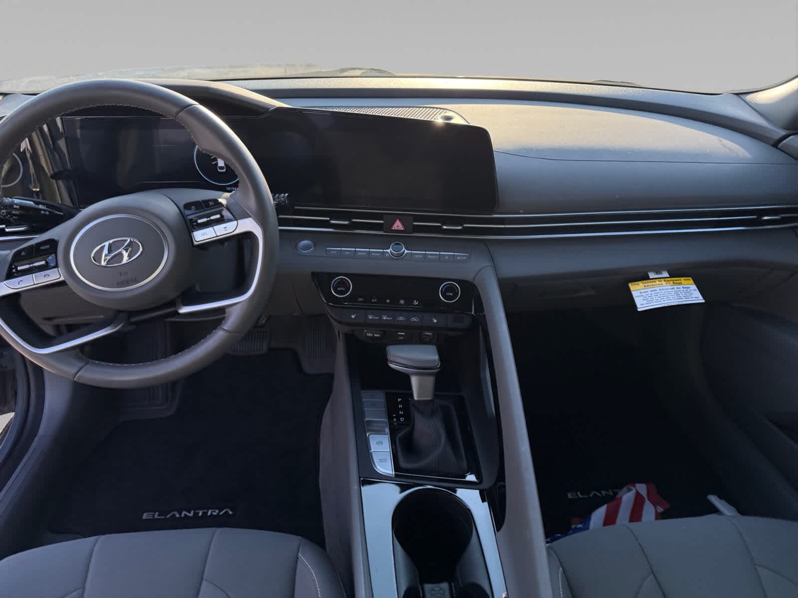 2023 Hyundai Elantra SEL photo 11