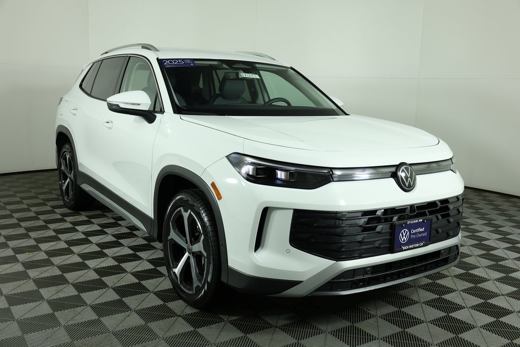 2025 Volkswagen Tiguan SE's photo